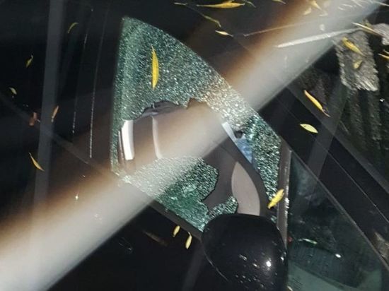 На улице Кальной в Рязани неизвестные разбили стекло автомобиля Peugeot