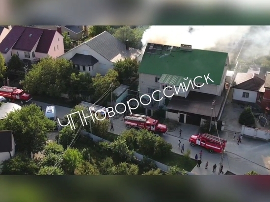 Вечером в Новороссийске загорелся частный дом