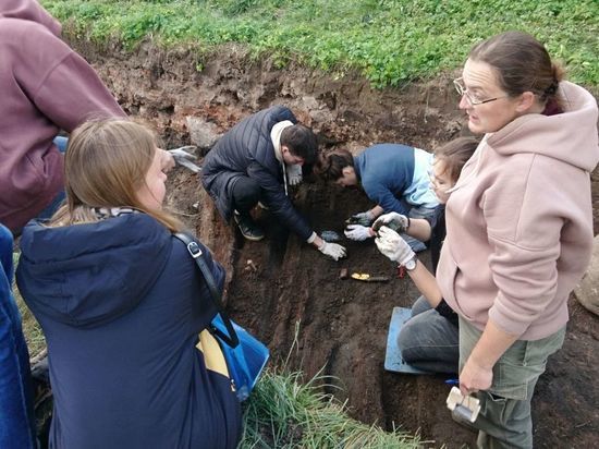 Московские студенты обнаружили древний замок в Печорах