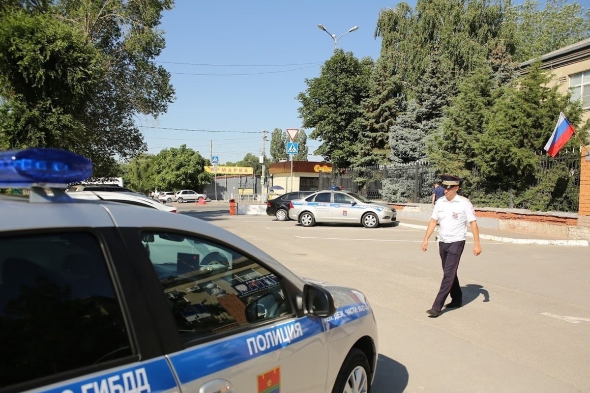 Водитель волгоград. Дорожно-патрульная служба. Полицейский МВД. Дом Ставропольского гаишника. Полиция ДПС.