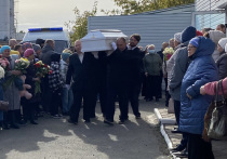 В среду прошли первые похороны жертв ижевского стрелка