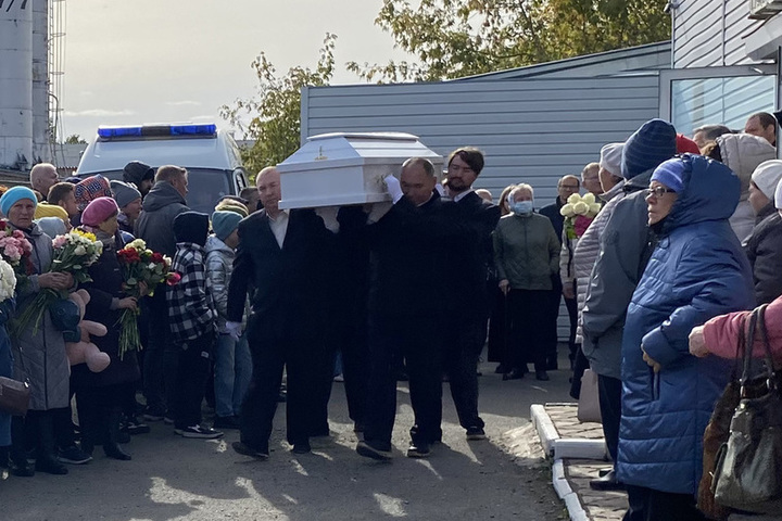 Когда пройдут первые похороны. Похороны детей погибших в Ижевске.
