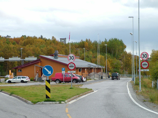 Dagbladet: на границе РФ с Норвегией остановилось движение через КПП "Стурскуг"