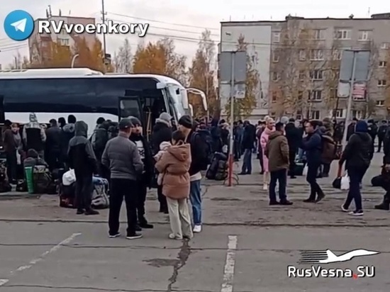 В России продолжают провожать мобилизованных солдат