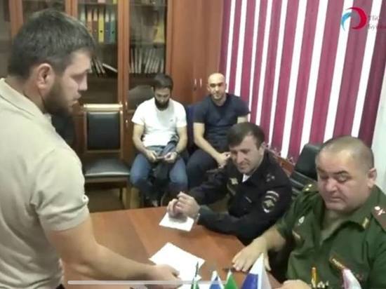 В Дагестане депутатам горсобрания Буйнакска вручили повестки