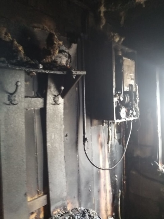 Под Курском полностью сгорела кирпичная пристройка в жилом доме