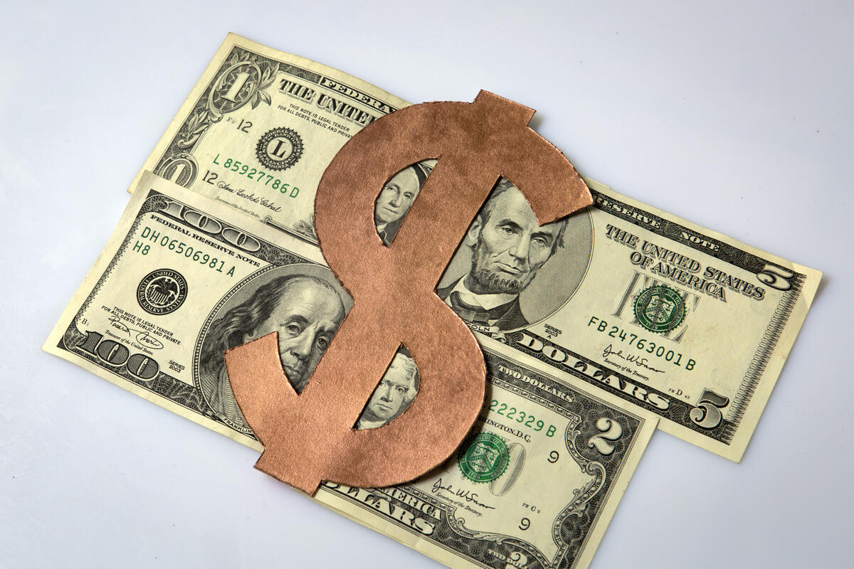 100 долларов в евро. 90 dollar. Доллар и евро. 100 долларов в евро. Сто долларов.