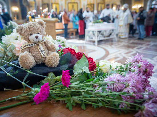 В Удмуртии прошло отпевание погибших школьников и сотрудников школы № 88