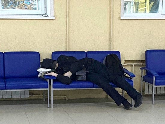 Ректор КемГУ сфотографировал спящего студента