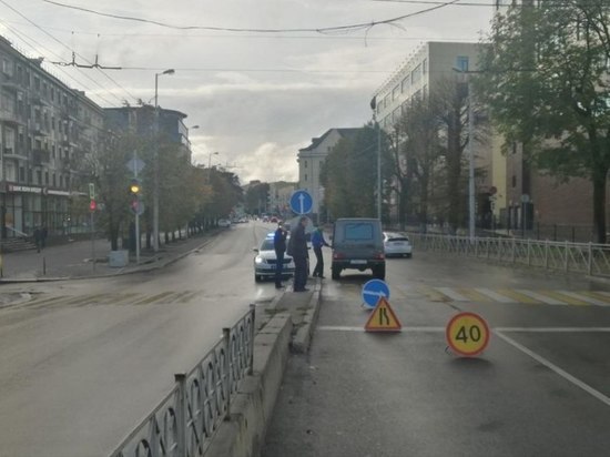 В Калининграде Mercedes сбил пенсионерку, переходившую дорогу на красный
