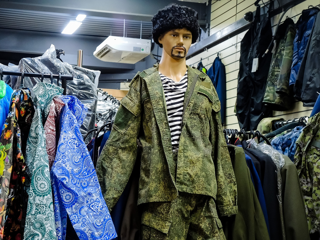 Prices have skyrocketed in military stores and workwear: shots from stores