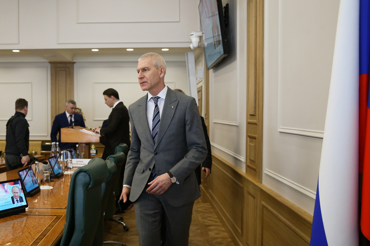 Министр спорта России пообещал защитить атлетов от армии