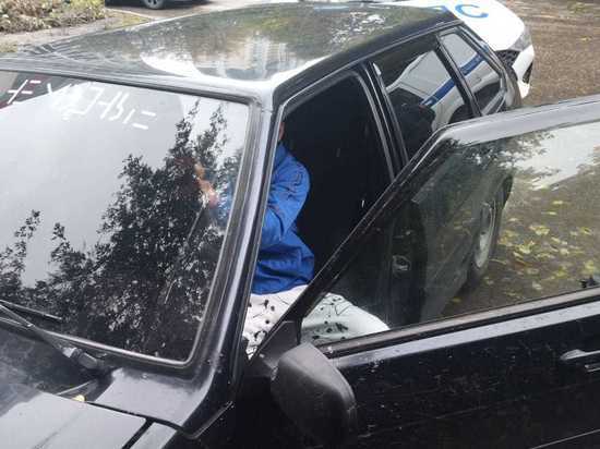 На улице Бирюзова в Рязани задержали мигранта на тонированном ВАЗ без ОСАГО