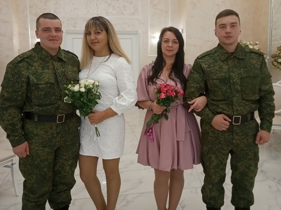 Рязанский ЗАГС показал свадебные фото призванных по мобилизации резервистов