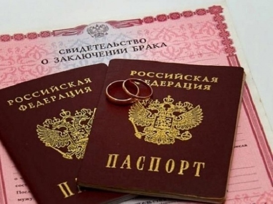 В Курской области за неделю из-за частичной мобилизации досрочно расписались 150 пар