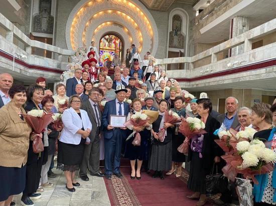В Бишкеке прошло чествование юбиляров совместной жизни