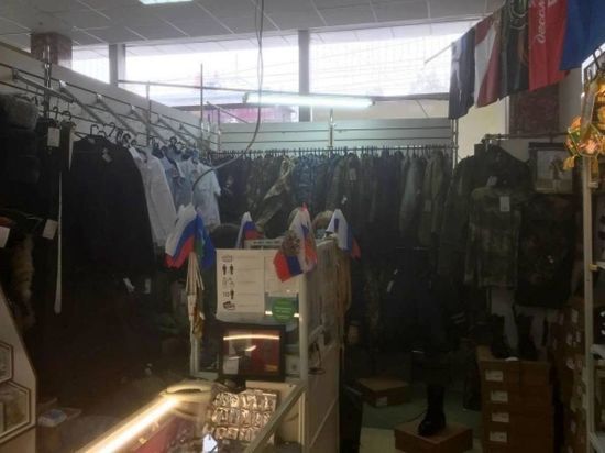 Теплые кальсоны и берцы раскупают в военторге Новосибирска