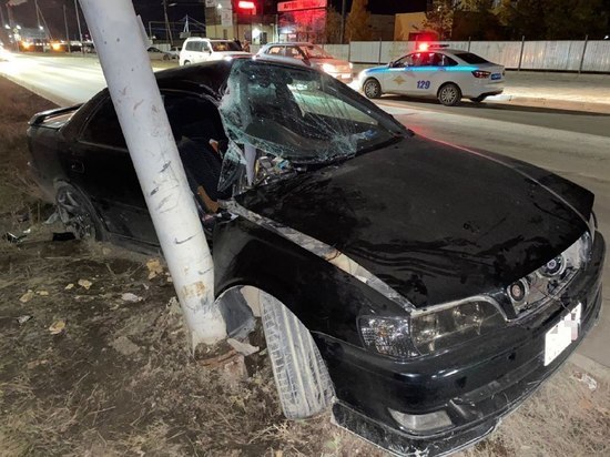 В Якутске водитель врезался в столб