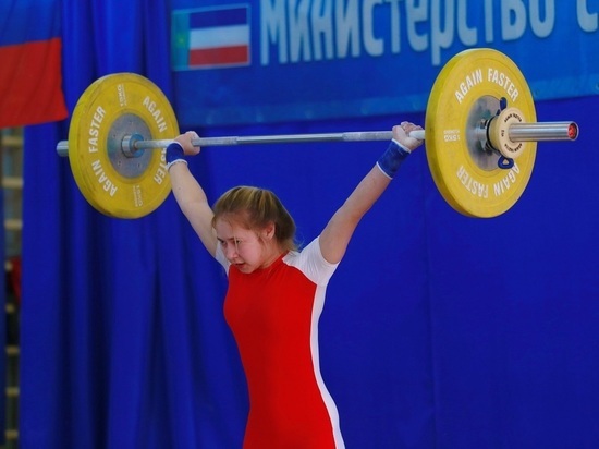 Хакасская тяжелоатлетка взяла золото на Всероссийском турнире