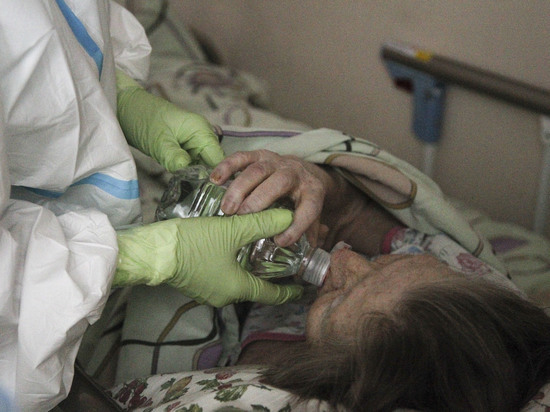За сутки в России госпитализировали более 2,5 тысячи пациентов с COVID-19