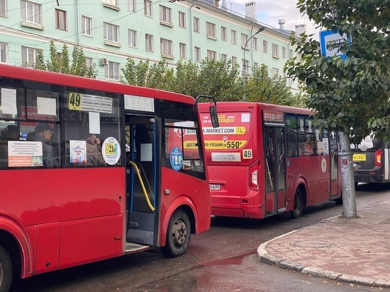В Рязани пассажир автобуса №49 приставал к девушке