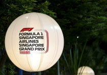 Спустя три года "Формула-1" вновь приезжает в Сингапур. Пилотов ждет физически очень сложный уик-энд – из-за большой влажности и серьезной жары победы достаются очень непросто. «МК-спорт» рассказывает, чем так примечателен этап в Сингапуре.

