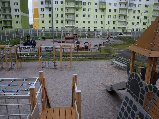 Жители Североморска поддержали вандалов, разгромивших строящуюся детскую площадку на Приморской площади