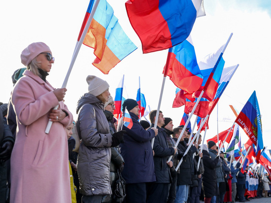 Более восьмисот жителей. Митинг концерт мы вместе. Мы вместе народный фронт. Концерт мы вместе Архангельск. Мы вместе РФ С Донбассом.