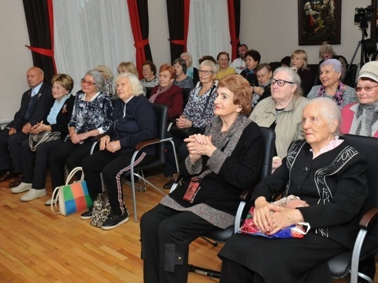 В Центре народного творчества в Смоленске поздравили пожилых людей
