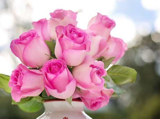 Плюшевого зайца и букет из 25 роз похитил мигрант в цветочном ларьке на Варшавской
