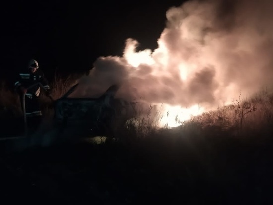В Курской области пожар уничтожил автомобиль «Лада Приора»