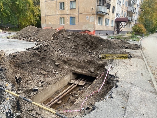 Коммунальную яму без ограждений заметили на улице Адриена Лежена в Новосибирске