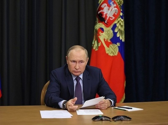 Путин поздравил россиян с Днем среднего профессионального образования