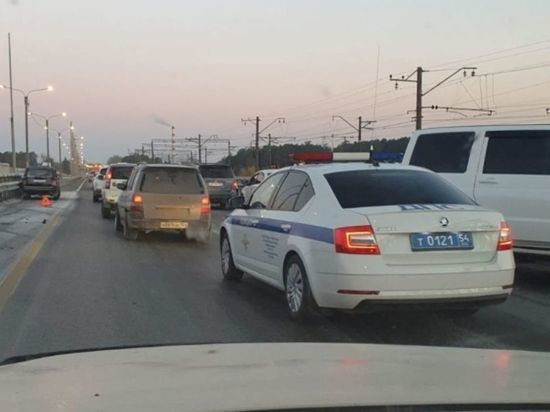 Массовая авария заблокировала движение из Бердска в Новосибирск