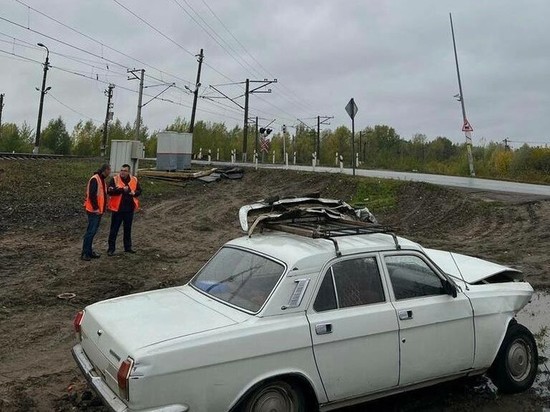 В Казани водитель «Волги» угодил под локомотив