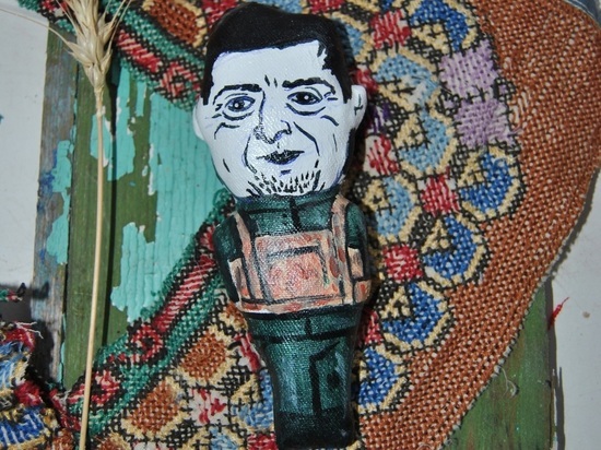 Жительница Кургана сделала куклу вуду Зеленского