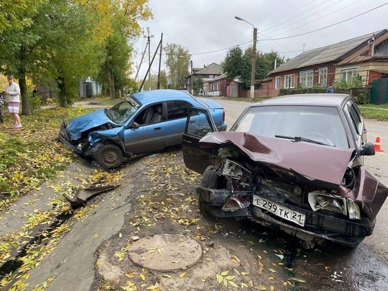 Два подростка пострадали при столкновении мотоцикла и автобуса в Чувашии