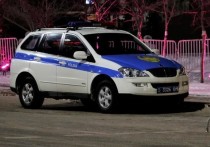 В Казахстане задержали и доставили в отдел полиции местную жительницу, которая приставала на улице к приехавшим в страну россиянам и оскорбляла их
