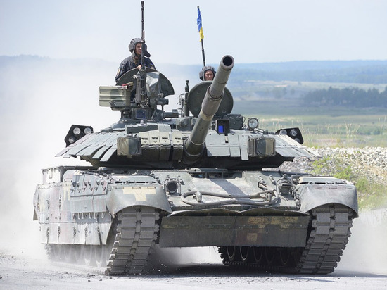 Танковые подразделения украинской армии вклинились в глубину обороны российских военных в районе населенных пунктов Золотая Балка и Александровка, поделились подробностями в Министерстве обороны России