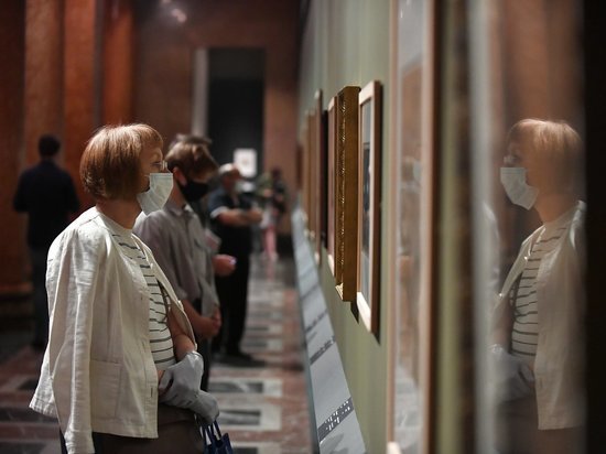Директор Пушкинского музея Марина Лошак заявила, что в условиях ограниченного выбора музей занимается «направлениями, до которых раньше не доходили руки»