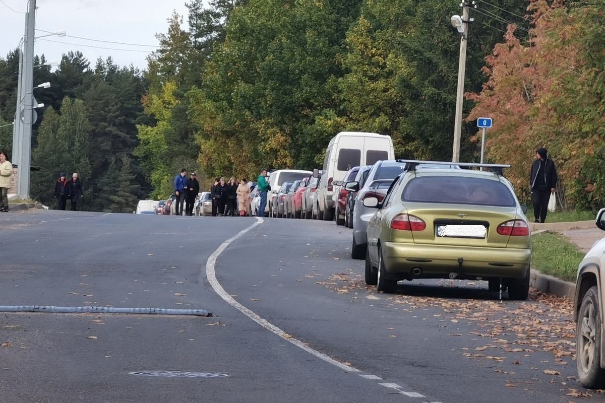 Очередь на границе. Очереди автомобилей на границе. Российско-Эстонская граница. Очереди на границе сейчас.