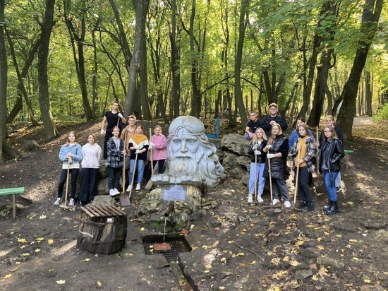 В Саратове на Кумысной поляне в ходе субботника собрали 12 кубов мусора
