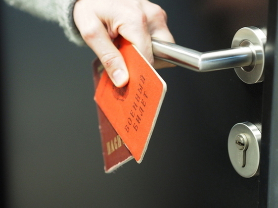 Москвичи приходят в мобилизационные пункты добровольцами