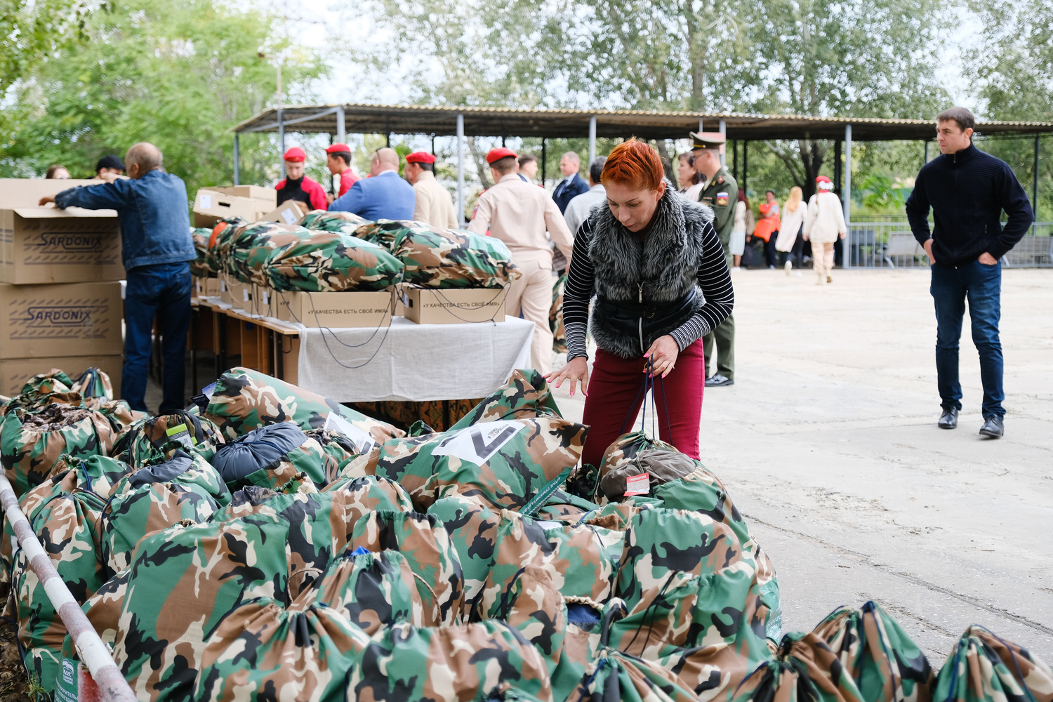 В Астрахани проводили мобилизованных в именной морской батальон: большой фоторепортаж слез и объятий