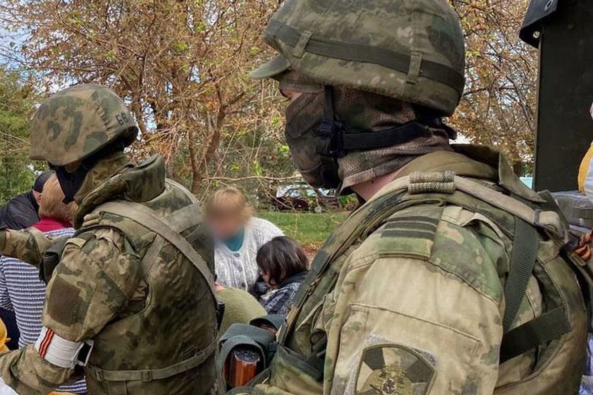 Предотвращение теракта в самарской области. Украинские военные. Украинские военные и дети. Боевые действия.