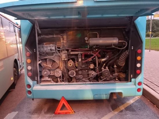 Стали известны подробности «пожара» в автобусе на улице Летчика Пилютова: он совсем не горел