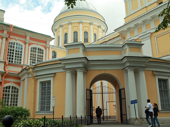 Собор Александро-Невской лавры останется открытым для прихожан во время реставрации