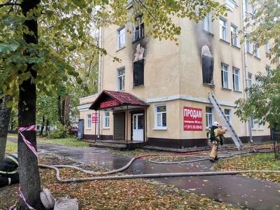 Десять человек были спасены из пожара в многоквартирном доме в Кировске