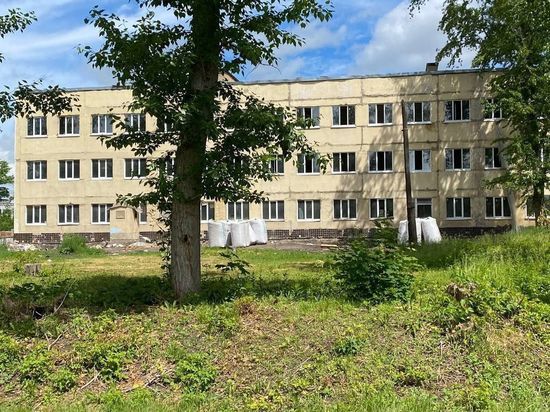 Бывшие казармы: школу в Ефремовском районе приводят в порядок по федеральной программе