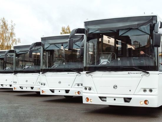 ОНПЗ передал Омской области новые междугородные автобусы